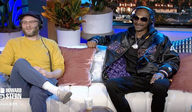 Snoop Dogg Has Hired A Full-Time Professional Blunt Roller Who Gets $50,000 A Year
