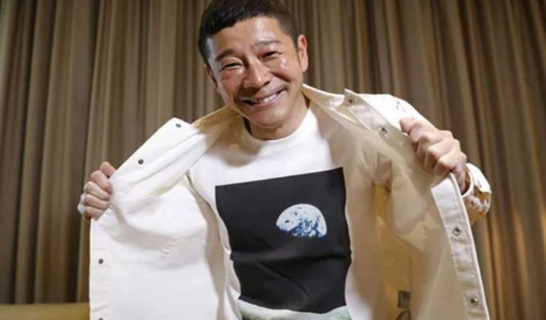A Japanese Billionaire Is Looking For 8 People To Travel To Moon For Free